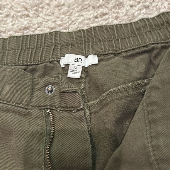 Cargos - Picture 2 of 3